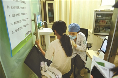 亿配资 初一女生HPV疫苗免费接种工作全面启动&#32;北京440余个预防接种门诊可提供服务